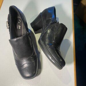 Clarks - Size 7M Womens Bendables Black Leather Zip Up Buckle Heeled Shoes 83567